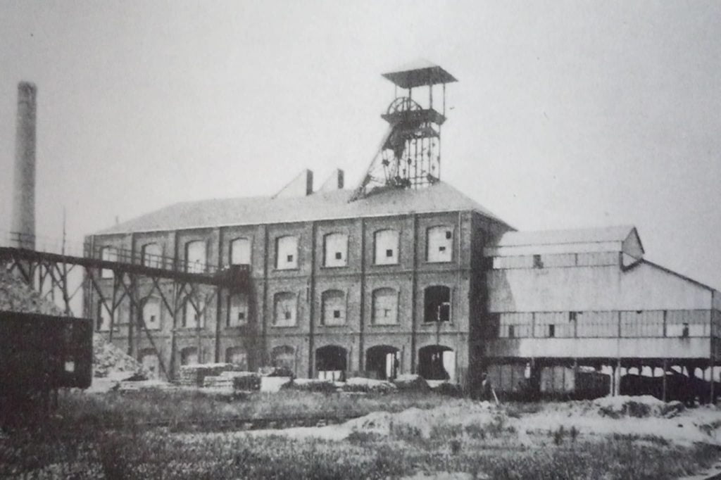 1900 – Achèvement des installations du carreau